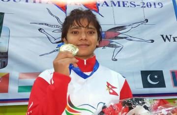 सागमा स्वर्ण जितेकी संगीता म्यादी प्रहरीमा, भन्छिन्– स्वर्णले भोक नमेट्दोरहेछ